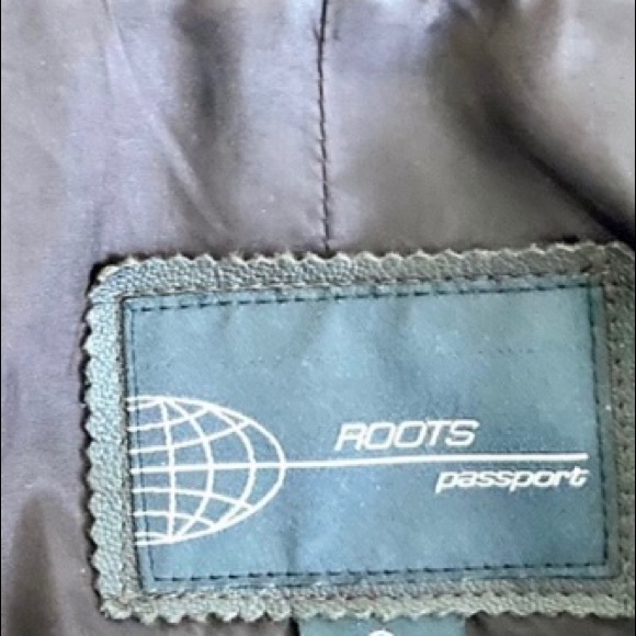 Vintage Roots fur trim leather jacket. 🤎 - Picture 4 of 4